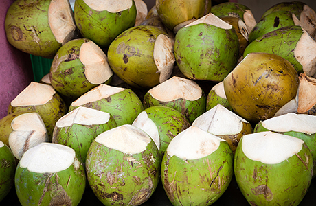 Tuoreita kookospähkinöitä