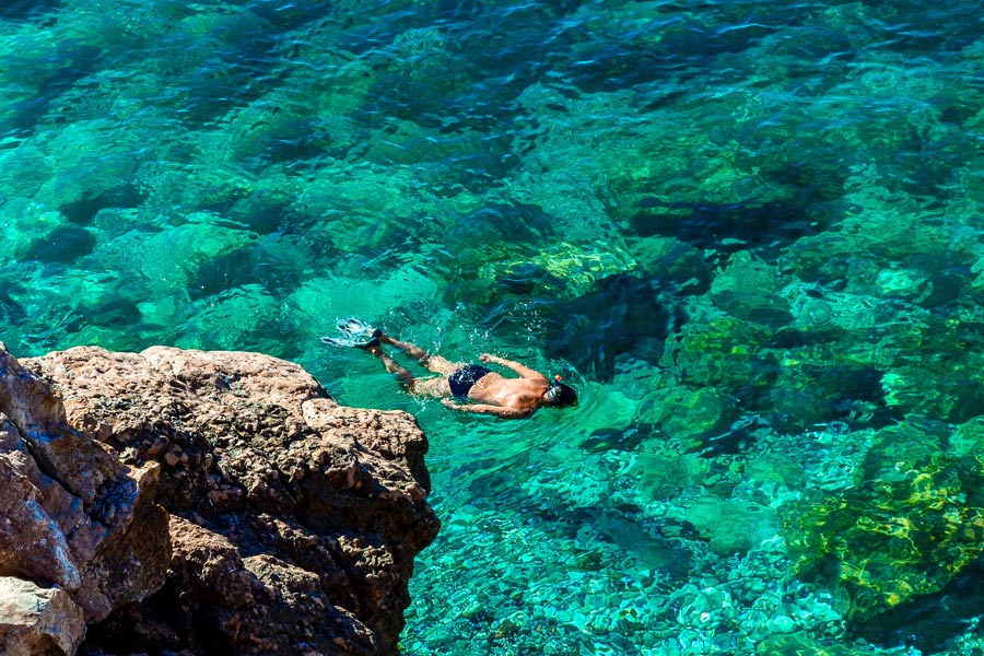 Snorkling i kristallklart vatten, Kroatien