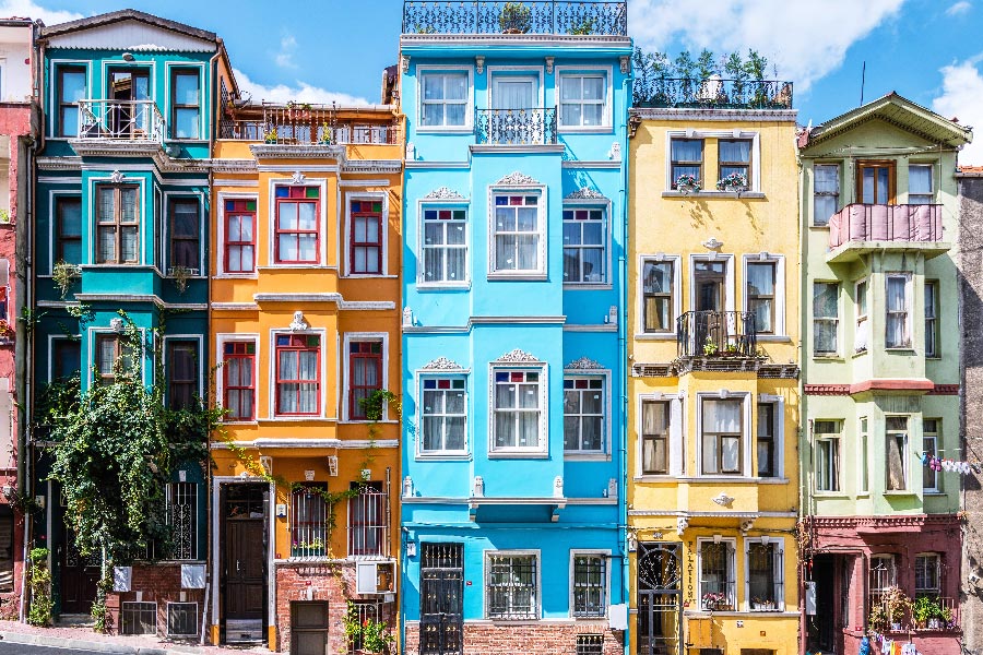 Värikkäitä taloja Istanbulissa